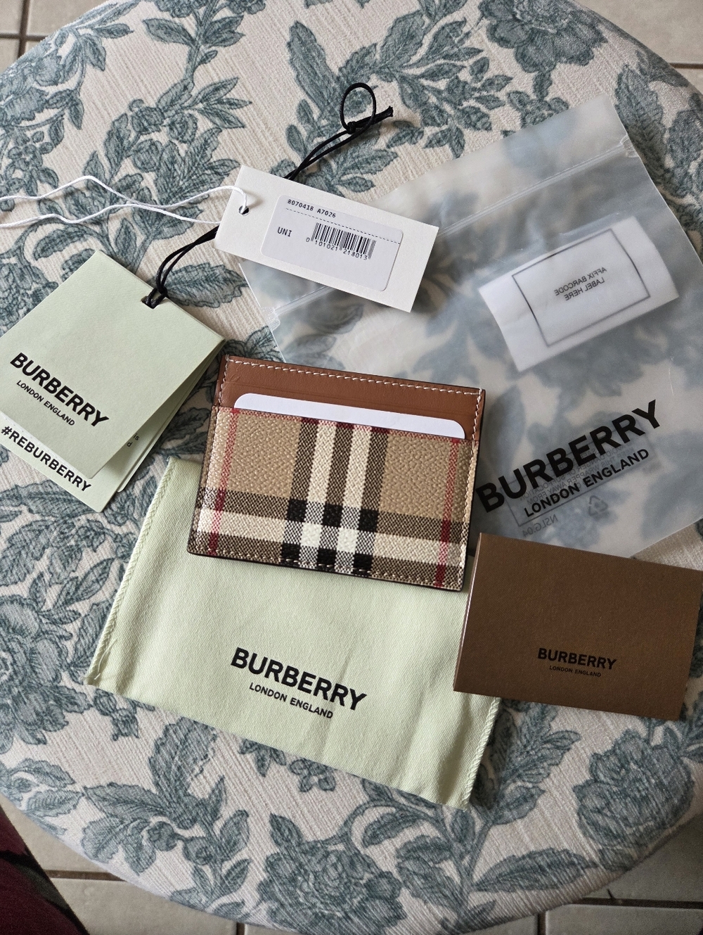 ✨️NWT Burberry Novacheck Card Holder✨️